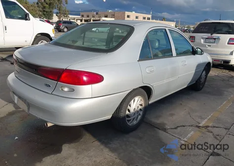 1998 Ford Escort Se из США, поврежденный, VIN 1FAFP13P1WW286487